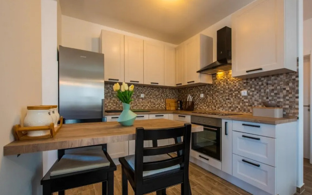 Charming and Tranquil Kastel Gomilica Apartment With Balcony and Patio