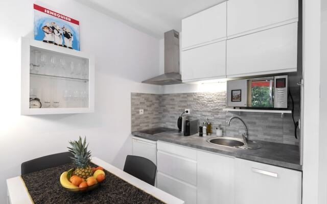 Appartement 2 pièces au calme proche Martinez avec parking privé