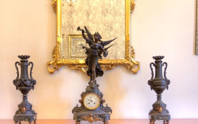 Spanish Steps Hills Apartment