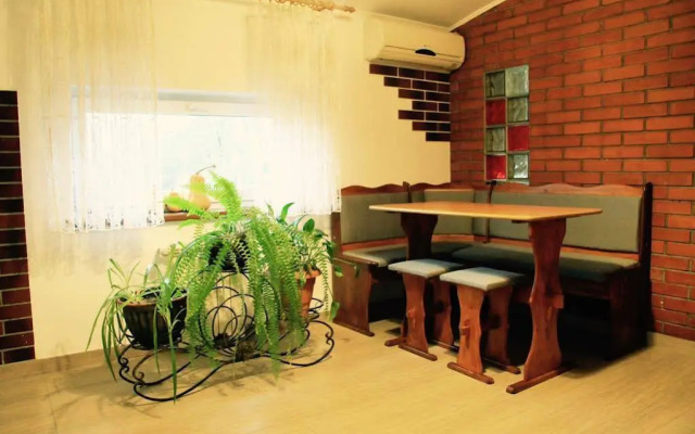 Gusarskiy Hotel and Apartment