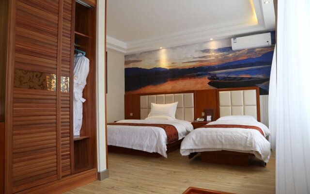 Golden Moon Business Hotel