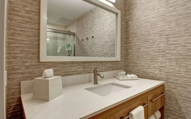 Home2 Suites by Hilton Montreal Dorval