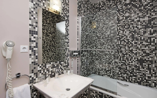 Rixwell Centra Hotel