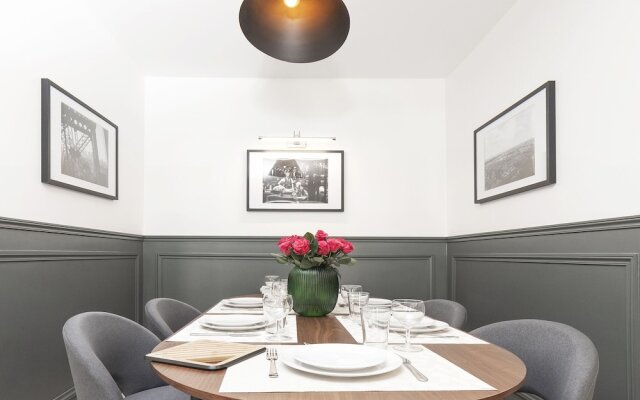 Luxury 3BDR Le Louvre II by Livinparis