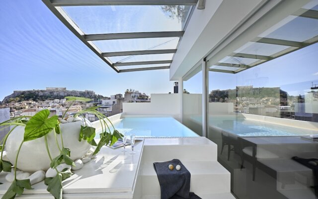 Alto Psyrri Penthouse by K&K