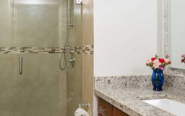 Ocean Front Condo With Pool Sleeps 6 Adults