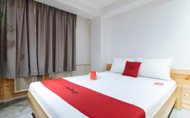 RedDoorz Plus @ Boni Avenue Mandaluyong