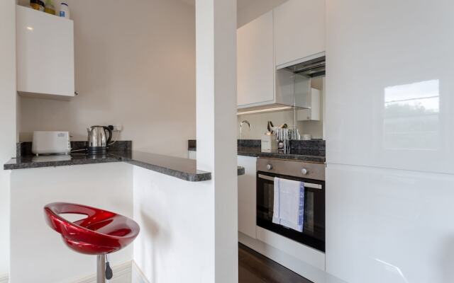 Stylish 3 Bedroom Apartment In Pimlico