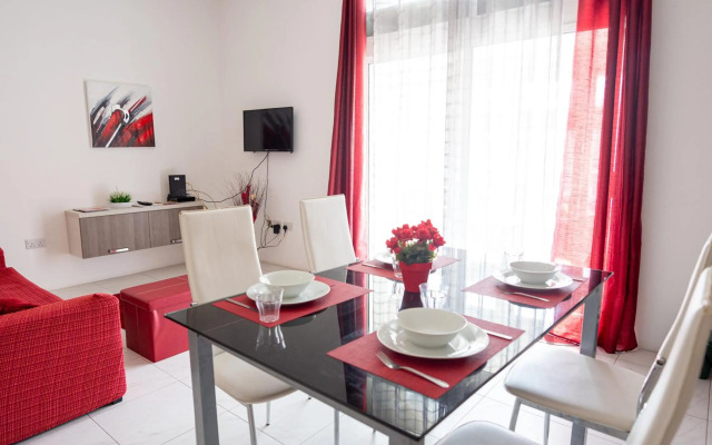Seafront apartment between Valletta and Sliema
