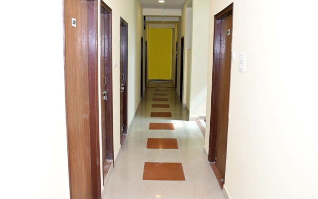 OYO Flagship 128 AIIMS BHU