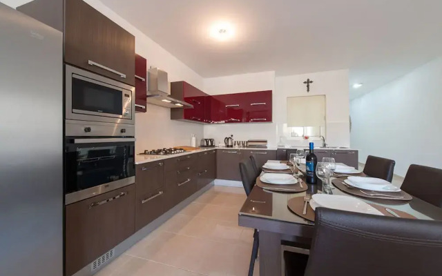 Luxury Apartment Close to the Sea