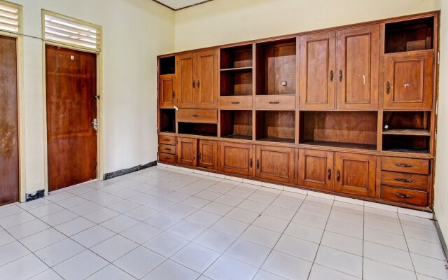SPOT ON 92319 White House Syariah