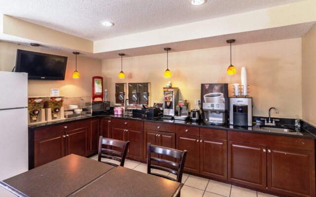 Red Carpet Inn Norwalk