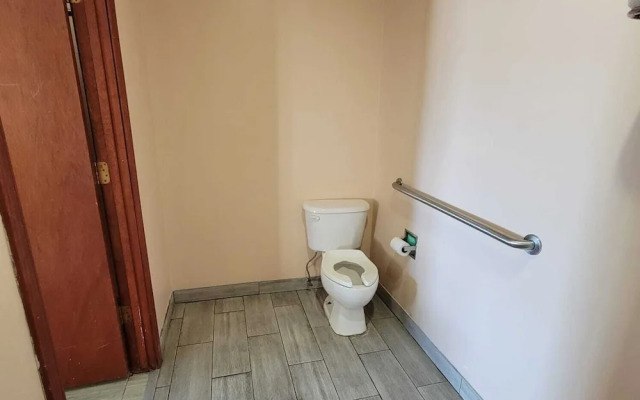 Woodland Inn & Suites