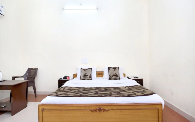OYO 7609 Hotel Dolphin
