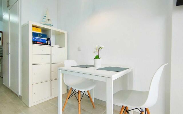 Studio with wonderful ocean view and WiFi