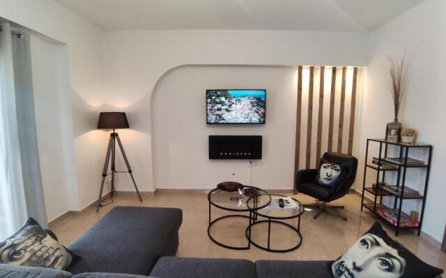 Grey Swan - Modern & Stylish apartment with Private Parking