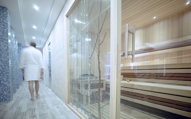 Sky Cabin Apartments