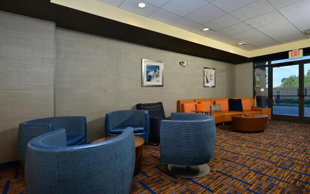 Courtyard By Marriott Bentonville