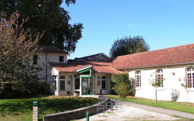 Auberge De Jeunesse De Saintes