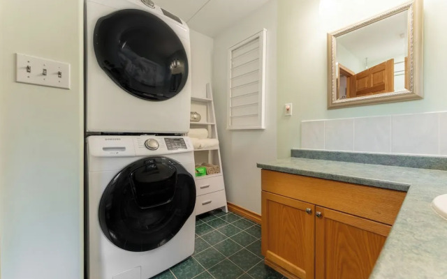 Mountain Chalet 2Min to Jasper Park Gate