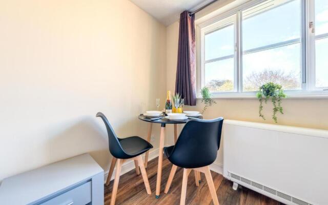 Lovegrove Contractor Stay With Free Wi-fi in Slough