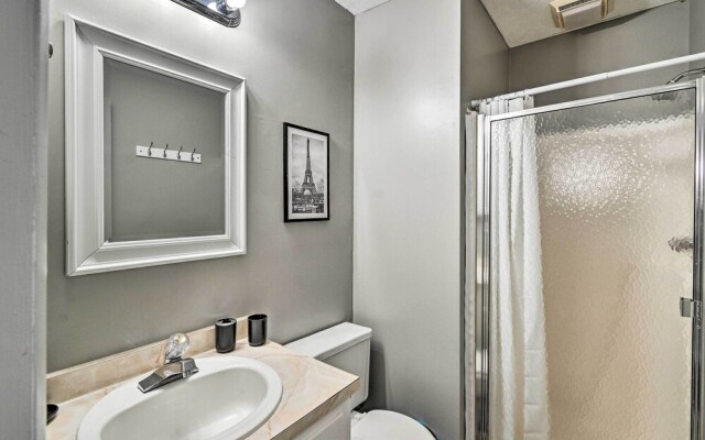 Updated Fayetville Townhome-away-from-home w/ Yard