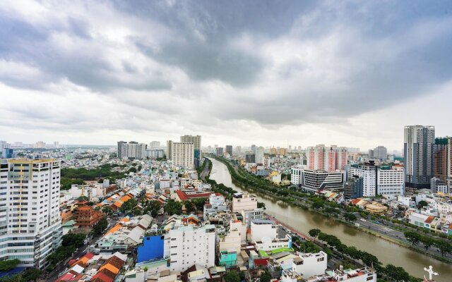 REM Rivergate Garden Pool Signature Apartments