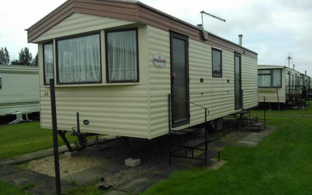 2 bedroom caravan on 4 star park