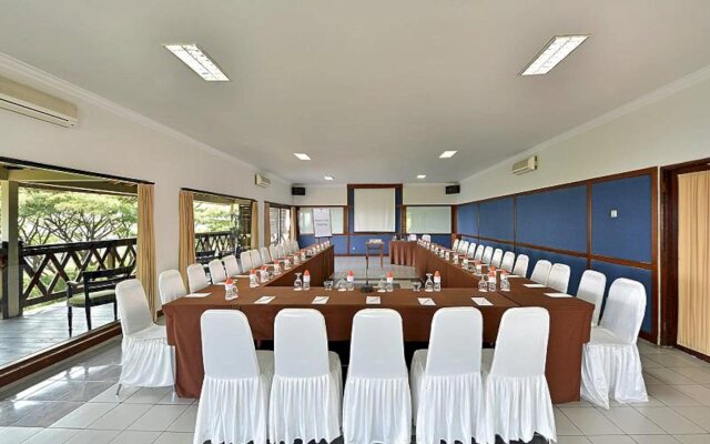 Grand Whiz Hotel Trawas