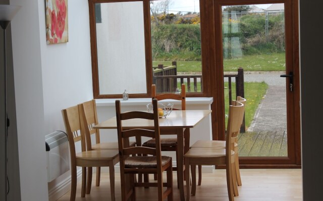 Hookless Holiday Homes