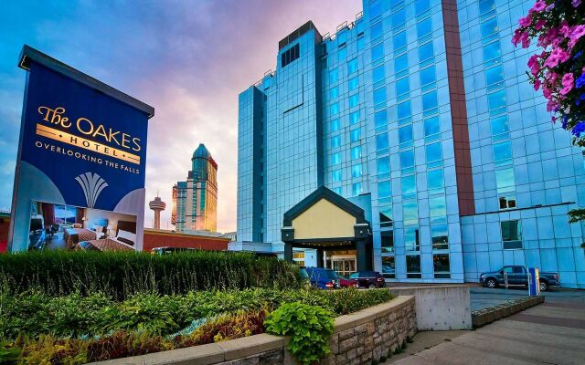 Oakes Hotel Overlooking the Falls