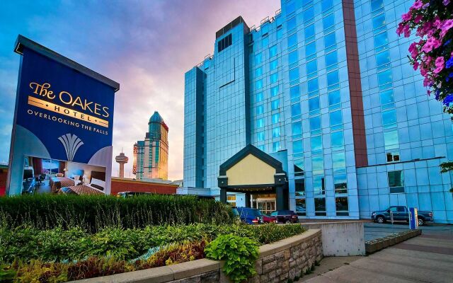 Oakes Hotel Overlooking the Falls