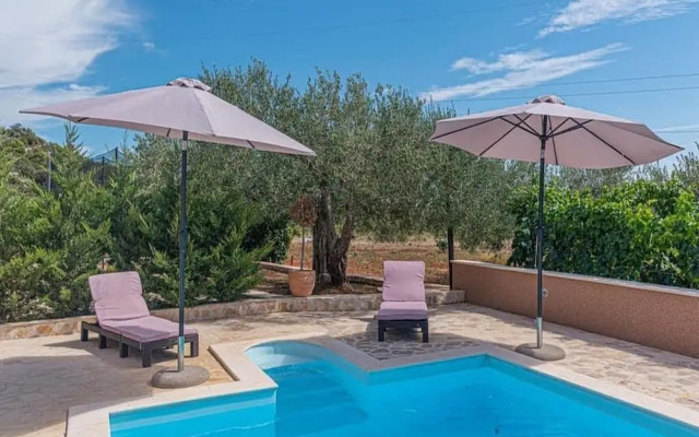 Apartment Niko - Two Bedroom Apartment With Swimming Pool