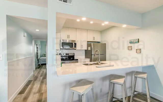 Rustic Theme Condo with Scenic Ocean View by RedAwning
