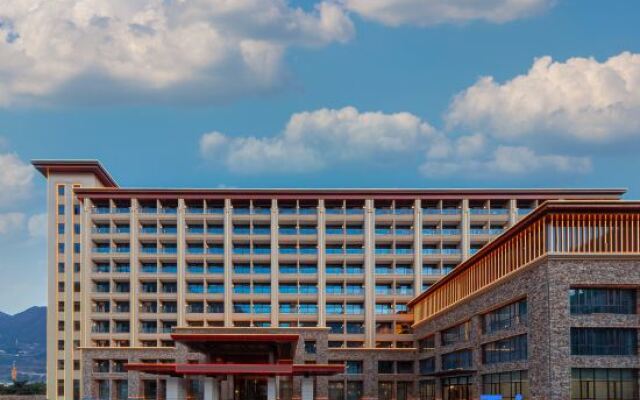 Zhaojun Mountain Villa (Xingshan High-speed Railway Station)