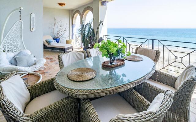 LAP- 3 bed apartment on the beach. Families only