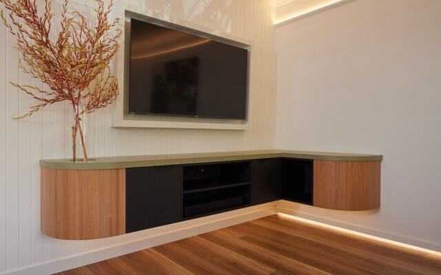 Little Palms by Burleigh Letting Co