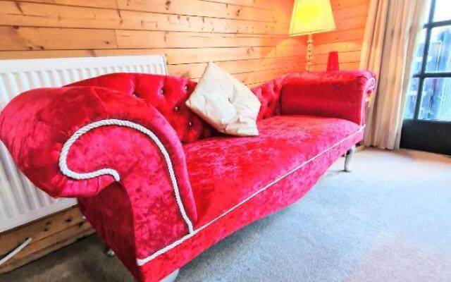 Otter 4 Hot Tub - HuntersMoon-Warminster-Bath-Salisbury