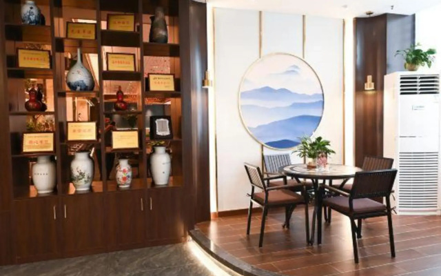 Huazhou Hotel