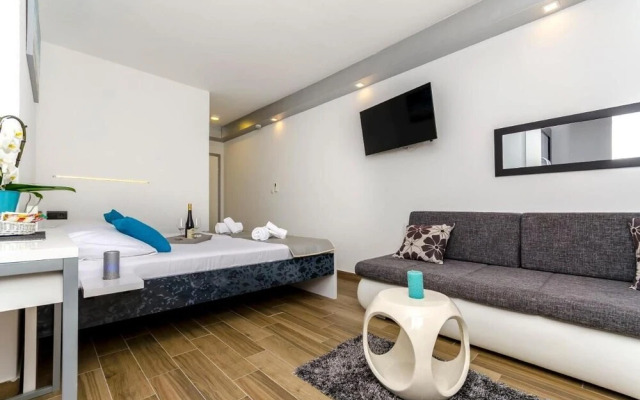 Room-all Saints Suites B&b Kastela