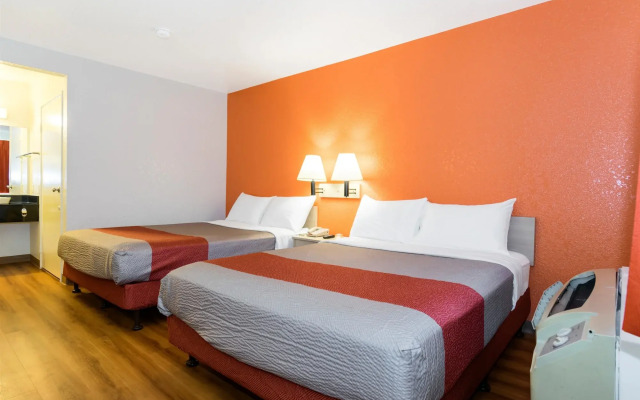 Motel 6 Anaheim, CA - Fullerton East