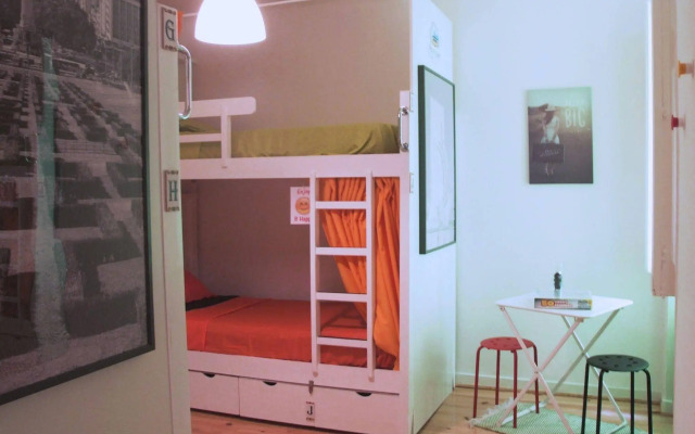 Fly to Lisbon hostel