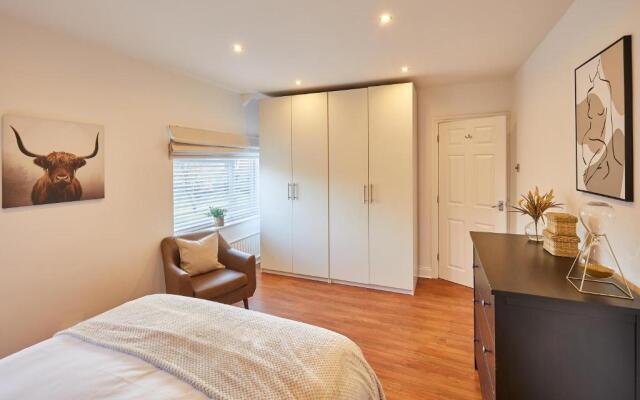 Host Stay Newsam Crescent