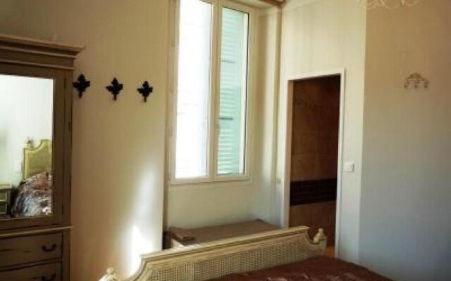 Luxury three Bed apartment in Cannes just a couple of minutes walk to the Palais and beaches 669