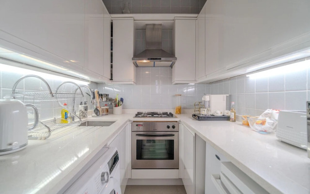 Warm & Welcoming London Escape With Home Touches