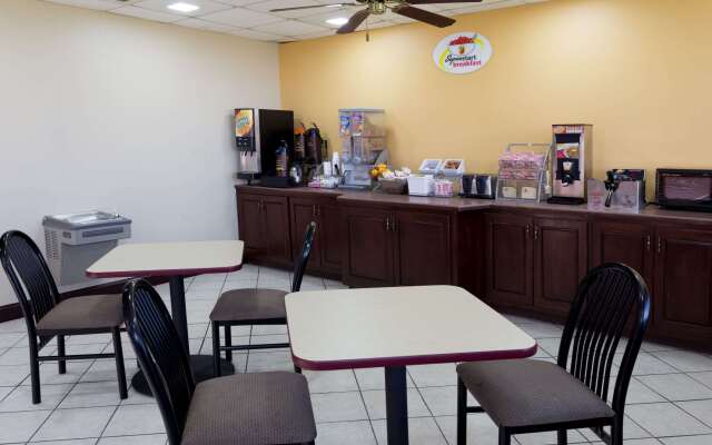 Super 8 by Wyndham Indianola