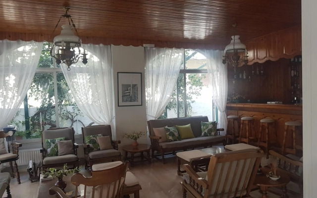 Karis Hotel