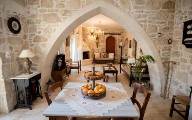 Traditional House 1 with Pool