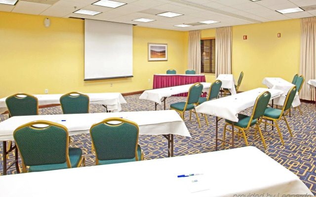 Holiday Inn Express Richmond Airport by IHG